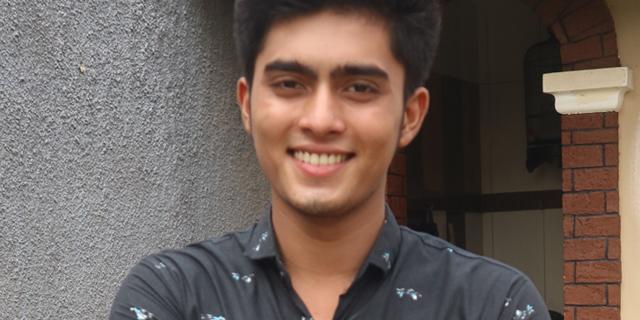 Kumpulan Sinetron Sandy Dengan Pose Gantengnya