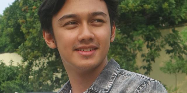 Kumpulan Sinetron Gantengnya Mirza Saat Difoto Candid