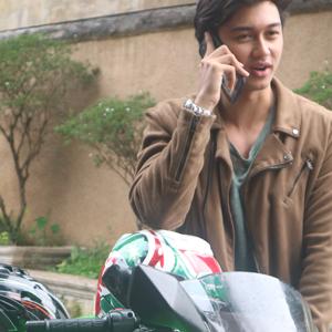 Kumpulan Sinetron Mirza dan Motornya Yang Sama-sama Keren