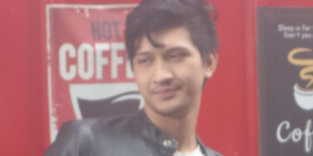 Kumpulan Sinetron Pose Rama Disamping Motornya