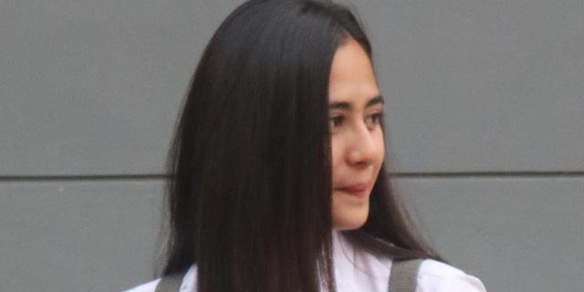 Kumpulan Sinetron Karina Dengan Cadid Cantiknya