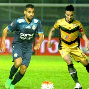 TSC Mitra Kukar Menekan Arema Cronus 2 - 1